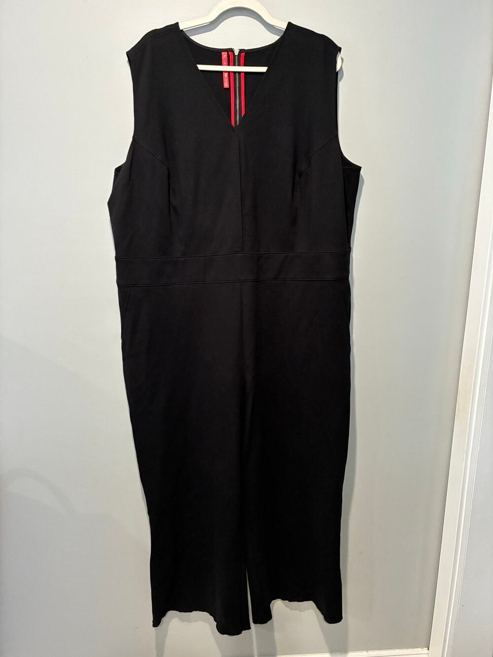 Spanx The Perfect Jumpsuit V Neck Black Ponte Knit Sleeveless Size 3XT Crop FLAW